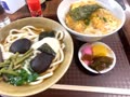 今日のお昼ごはんは、「十兵衛うどんと天ぷら丼」です。